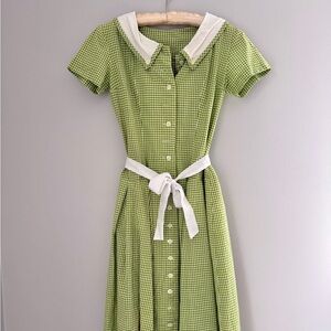 Vintage 1950s Green Gingham Dress Fit & Flare White Collar Waist Tie 28”